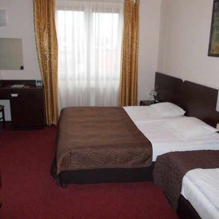 Hotel Pinocy Ledziny Dış mekan fotoğraf