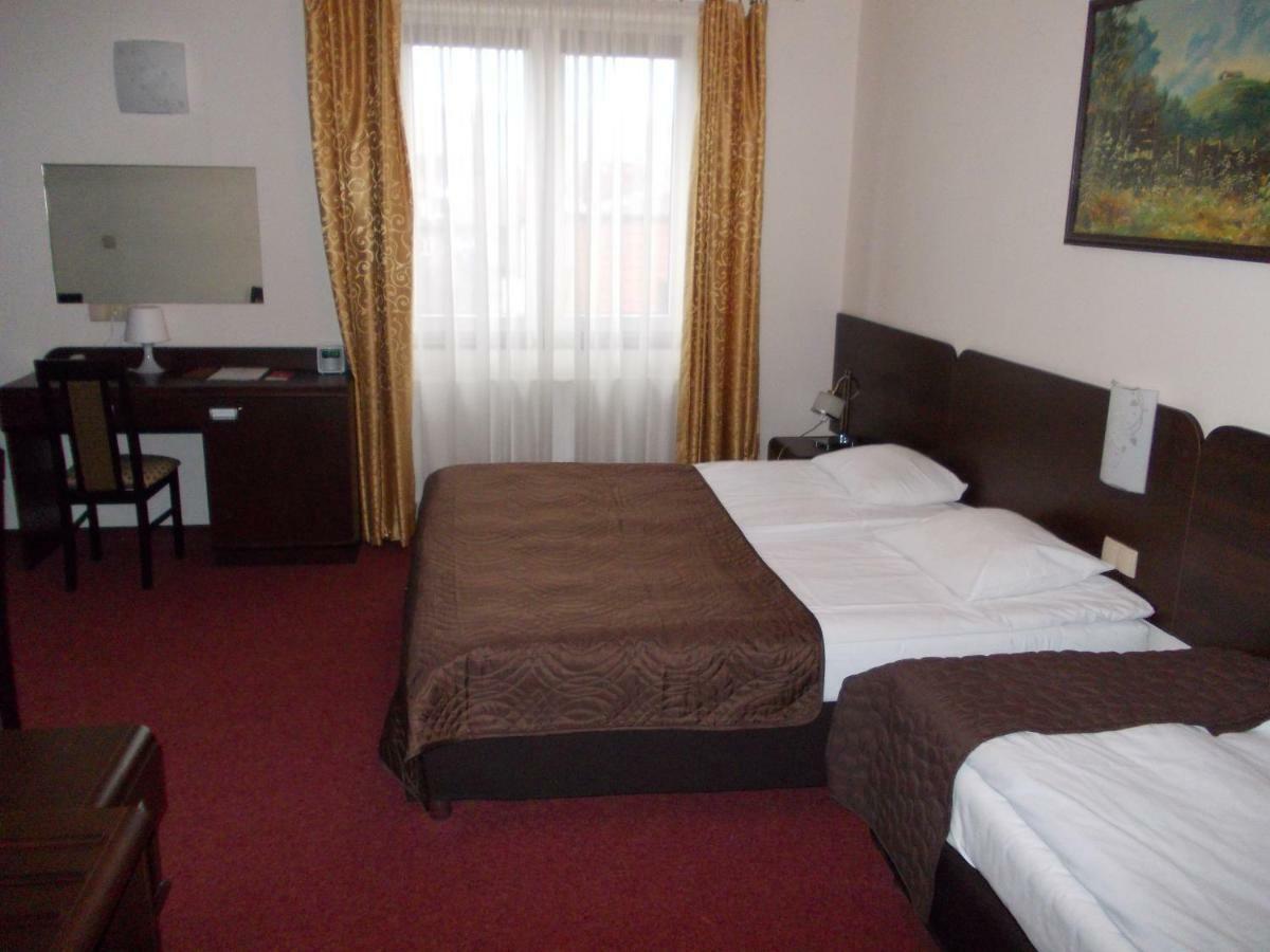 Hotel Pinocy Ledziny Dış mekan fotoğraf