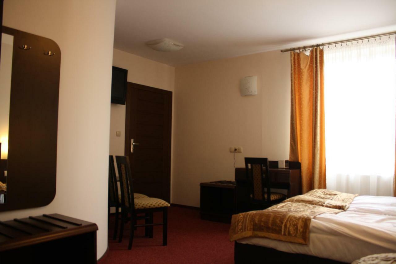 Hotel Pinocy Ledziny Dış mekan fotoğraf