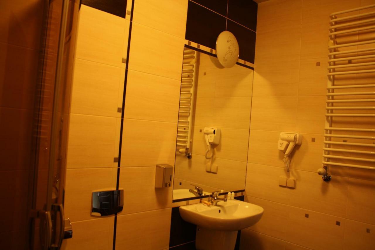 Hotel Pinocy Ledziny Dış mekan fotoğraf