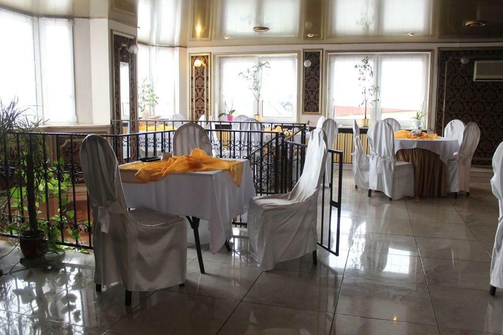 Hotel Pinocy Ledziny Dış mekan fotoğraf
